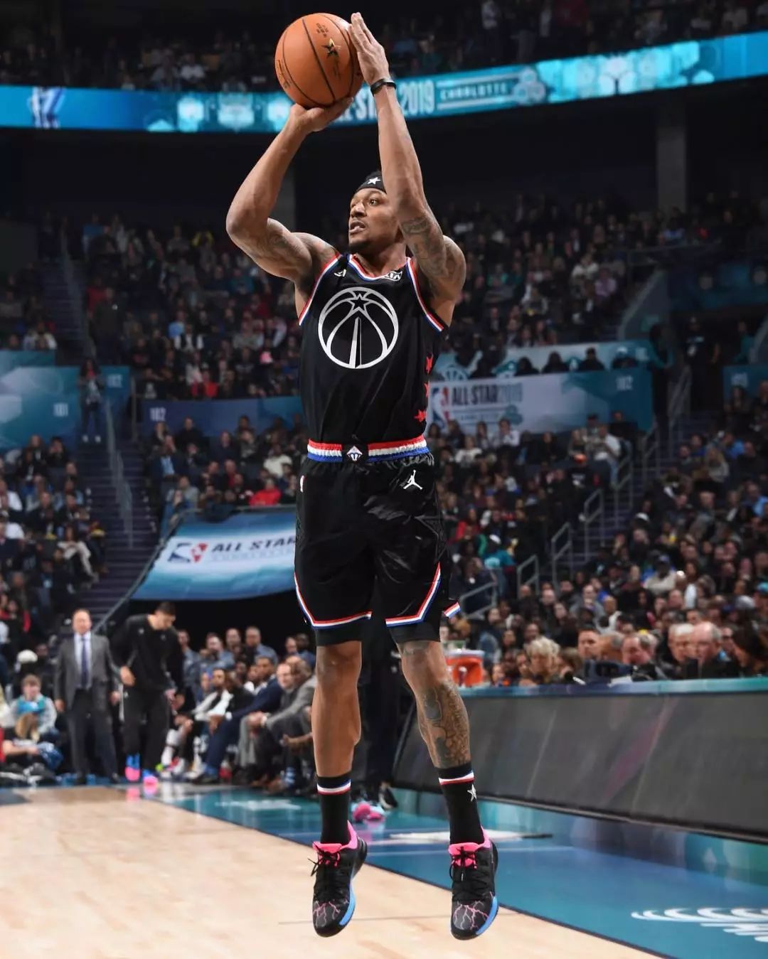 断球后两脚 断球后两脚