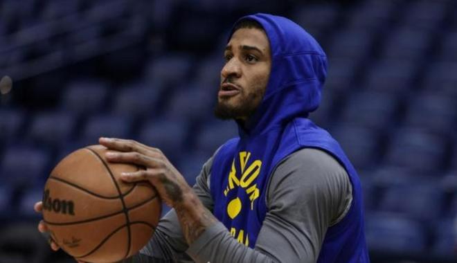 球与前场任 球与前场任